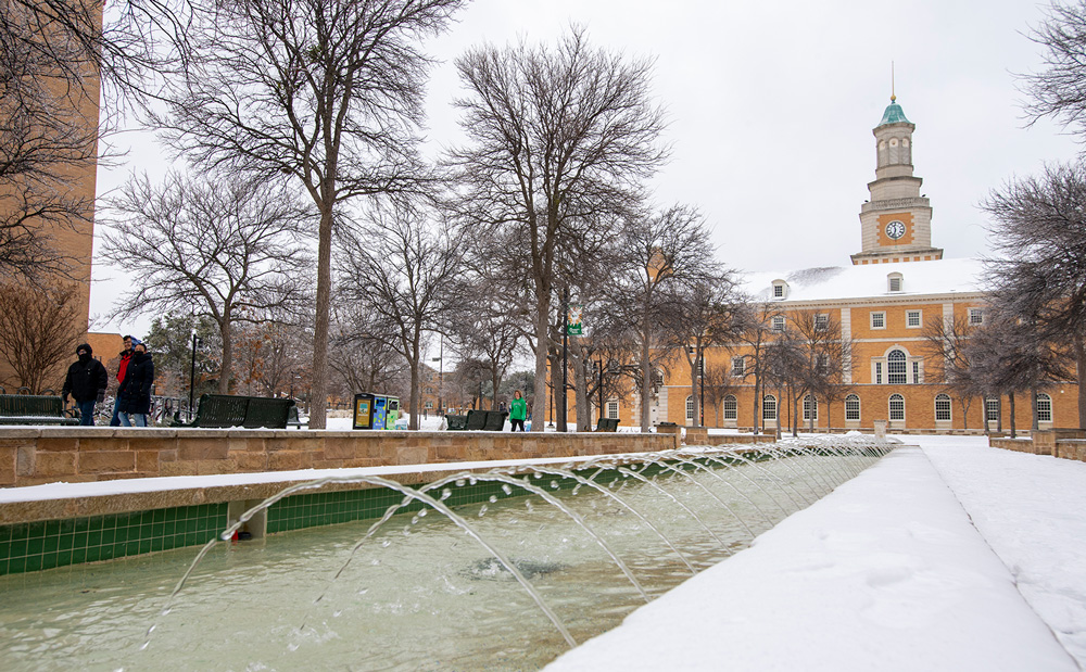 Students walking through Library Mall in snow